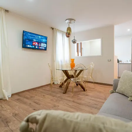 Stylish & Cozy Venetian House Venedik