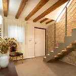 Stylish & Cozy Venetian House Semesterbostad