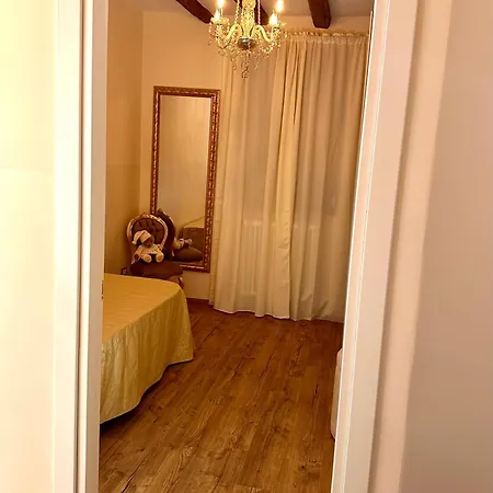 Stylish & Cozy Venetian House *