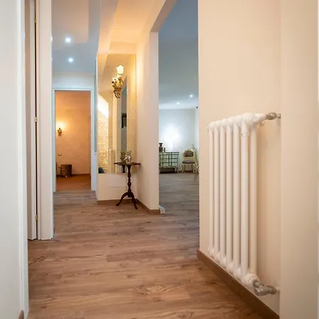 Stylish & Cozy Venetian House