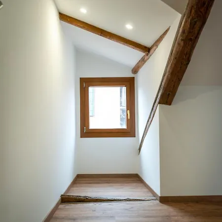 Stylish & Cozy Venetian House *