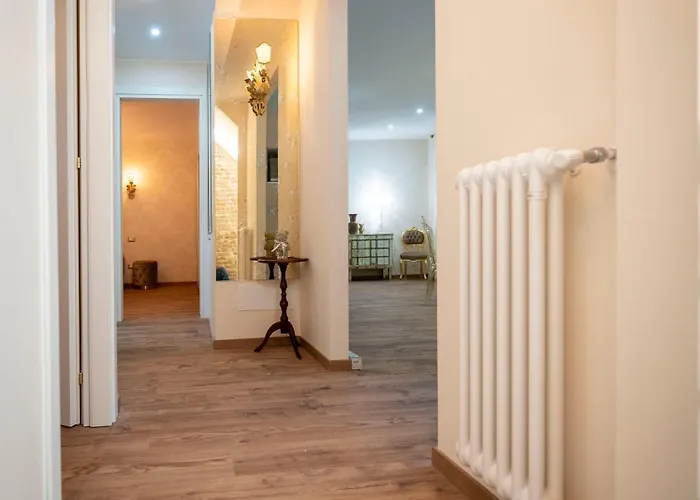 Stylish & Cozy Venetian House